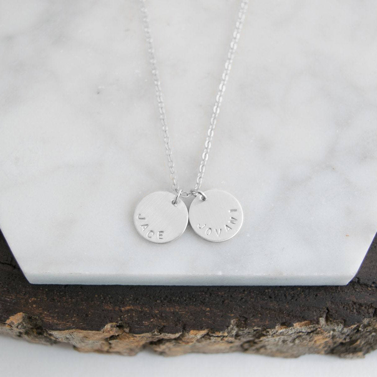 Daisy hot sale name necklace